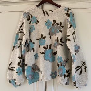 URBAN OUTFITTERS SWEATER